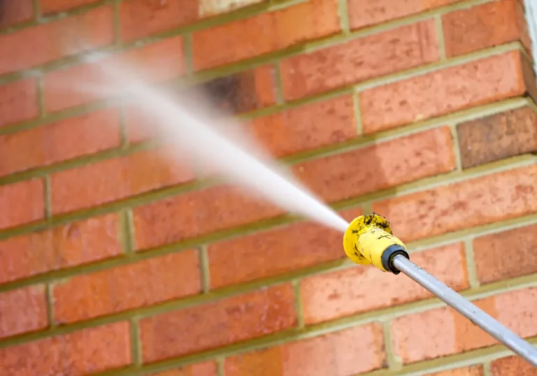 Pielęgnacja cegły klinkierowej – Jak dbać o elewację z cegły klinkierowej, by zachowała swoje właściwości przez lata?