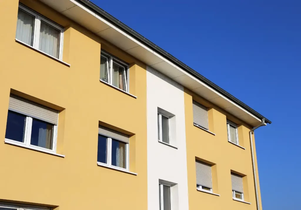 Jak dobrać farbę do rodzaju elewacji